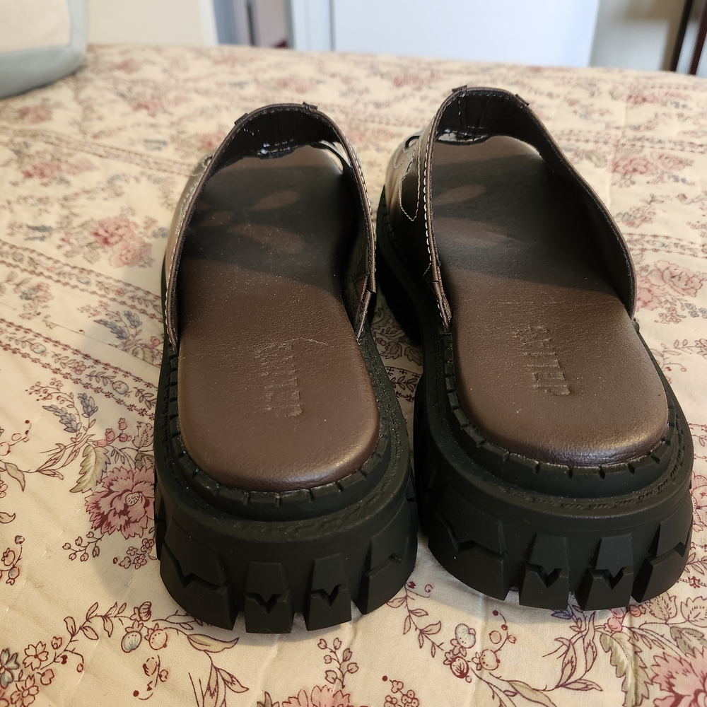 dELiA*s Brown Open-Toe Slide Sandals with Cutout Floral Accent - Picture 9 of 11